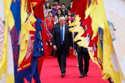 El presidente Donald Trump, durante la ceremonia de bienvenida en la Casa Azul de Seúl, el 7 de noviembre de 2017. Trump visita Corea del Sur, un aliado clave en la lucha con Corea del Norte.