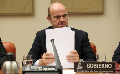 Luis de Guindos en una Comisi&oacute;n de Econom&iacute;a del Congreso.