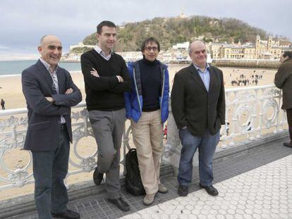 Desde la izquierda, Jos&eacute; Mar&iacute;a Santos, Maneiro, Ram&oacute;n Marcos Sayo y Mart&iacute;nez Gorriar&aacute;n, en San Sebasti&aacute;n.