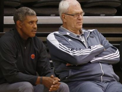 Steve Mills y Phil Jackson, director deportivo y presidente de los Knicks.