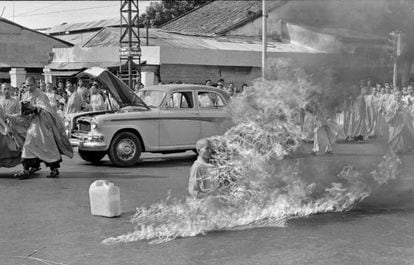 El monje Thich Quang Duc se quema a lo bonzo el 11 de junio de 1963.