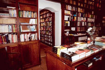 Al fondo, la trastienda de la librería donde antiguamente se guardaban libros prohibidos por el régimen franquista.