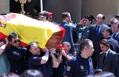 El funeral de los policías asesinados en Sangüesa (Navarra).