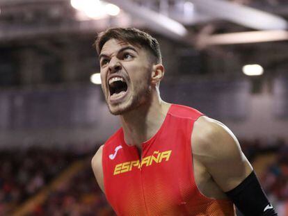 Óscar Husillos, tras ganar su semifinal de 400m.