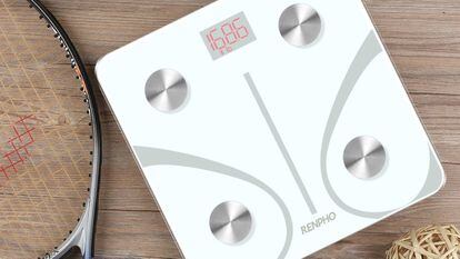 Elegimos la báscula digital de la firma Renpho como una gran opción para controlar el peso de forma fiable y otros parámetros corporales.