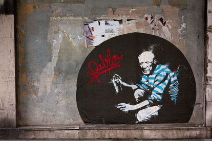 Pablo Picasso con un espray de pintura, imaginado por Sr. X en Gijón.