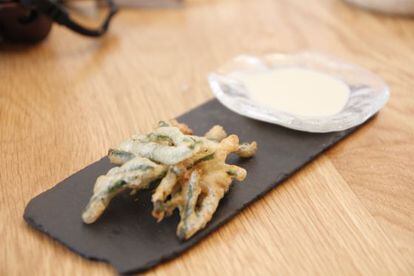 Almejas en crema. Marinera en tempura