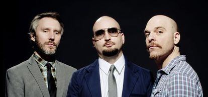 Reid Anderson (izquierda), Ethan Iverson y Dave King, integrantes de The Bad Plus.