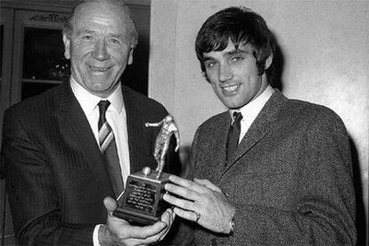 George Best, junto a Matt Busby, su entrenador en el Manchester, en una imagen de 1968.