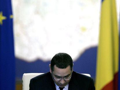 El primer ministro rumano Victor Ponta durante la reunión del Gobierno, después de anunciar su renuncia.
