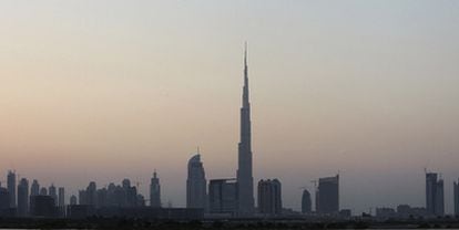 Los rascacielos de Dubai son el ejemplo de la burbuja inmobiliaria que estalló en 2007 y que provocó la suspensión del pago de la deuda del emirato en noviembre.