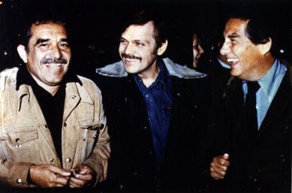 De izquierda a derecha: Gabriel García Márquez, José Luis Cuevas ( pintor y escultor) y Octavio Paz