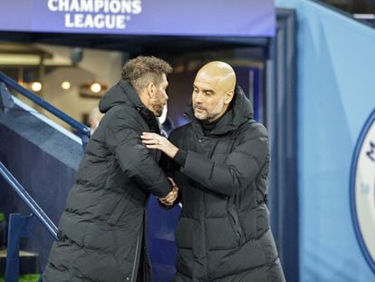Simeone y Guardiola se saludan tras el partido de ida de los cuartos de final de la Champions entre el City y el Atlético.