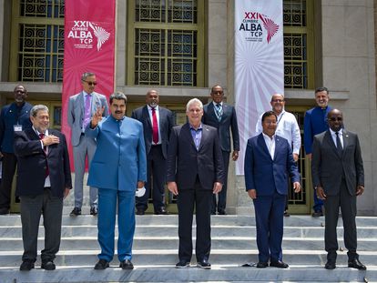 Los presidentes de Cuba, Miguel Diaz-Canel (centro); Venezuela, Nicolás Maduro (segundo por la izquierda); y Bolivia, Luis Arce (segundo por la derecha), el viernes en la Cumbre de la Alianza Bolivariana celebrada en La Habana.