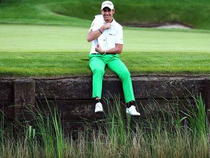 Manassero, con el trofeo.