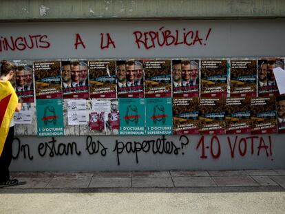 Pintadas independentistas en la Universidad Autónoma de Barcelona "contra la represión y por el derecho a decidir", en 2017.