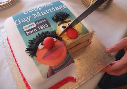 Tarta con el lema a favor del matrimonio gay que, finalmente, realizó otro pastelero.