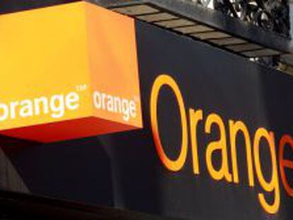Logotipo de Orange en una tienda de la compa&ntilde;&iacute;a.