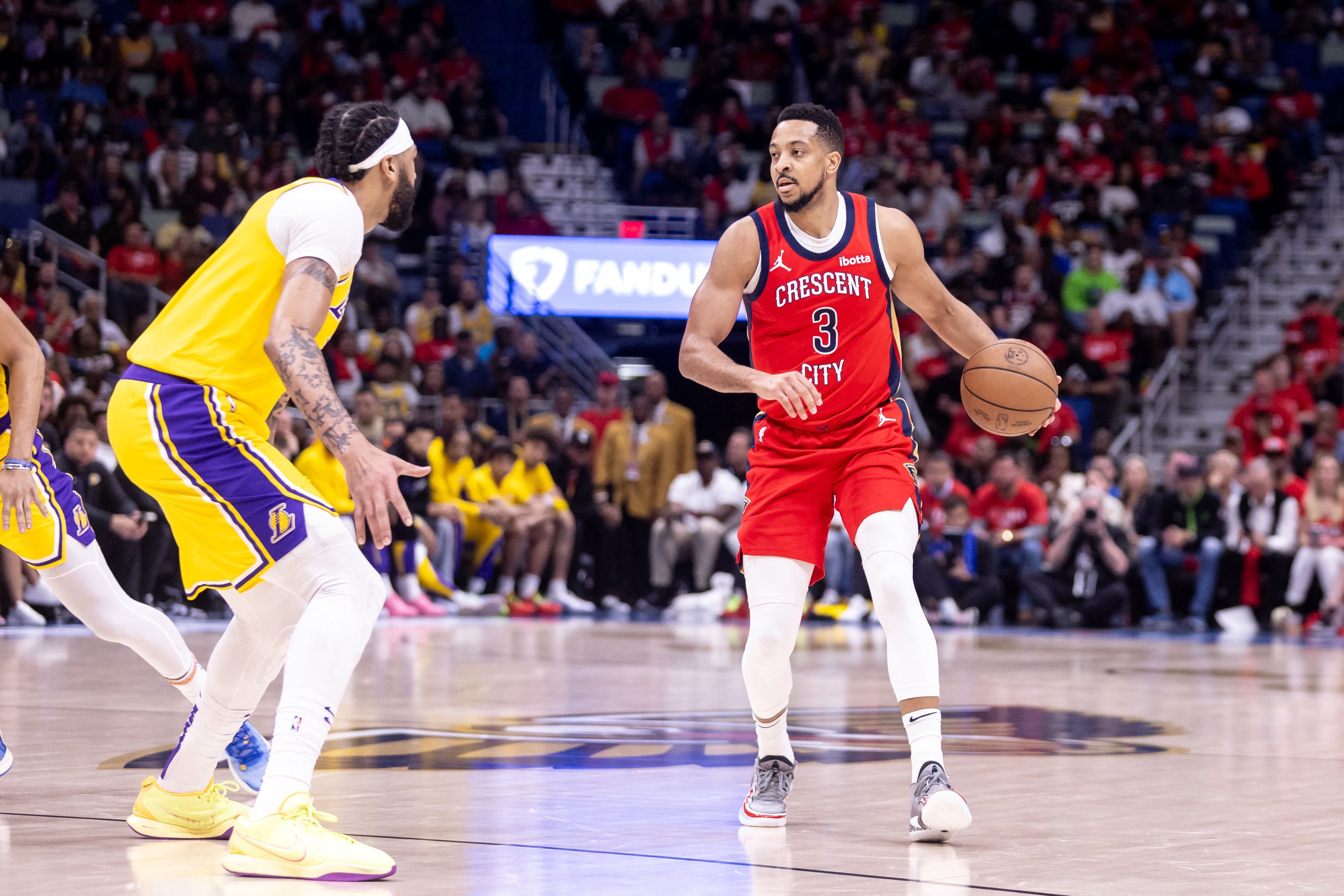 LeBron James y los Lakers se cuelan a los ‘playoffs’ tras imponerse a Nueva Orleans