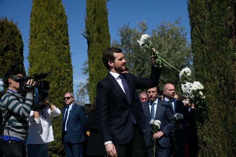 Pablo Casado, este miércoles, en la ofrenda a las víctimas del 11-M en el Parque del Retiro.