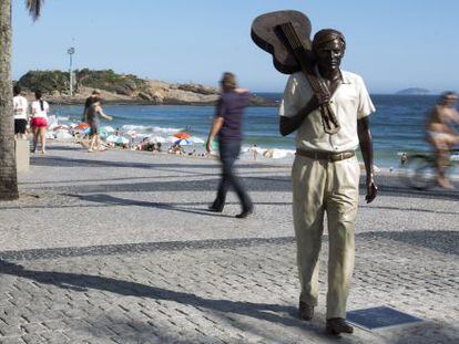 La estatua de Tom Jobim en la playa de Ipanema, en R&iacute;o de Janeiro.