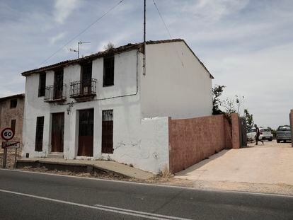 La casa donde fue hallada muerta la mujer en el municipio valenciano de Alzira.