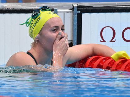 La australiana Ariarne Titmus reacciona tras ganar la medalla de oro en la final femenina de 400 metros estilo libre.