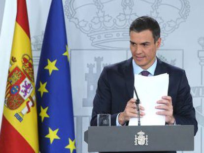 El presidente acusa a Ciudadanos de  abrazar las tesis de la ultraderecha  en Andalucía en su balance de final de año