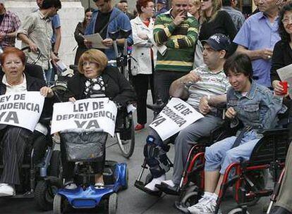 Protesta en Valencia en mayo para solicitar la aplicación inmediata de la Ley de Dependencia en esa comunidad.