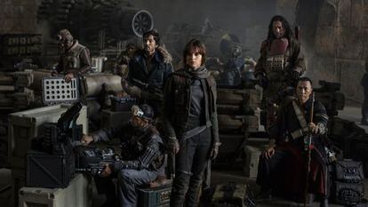 El reparto de la película encabezado por Felicity Jones.