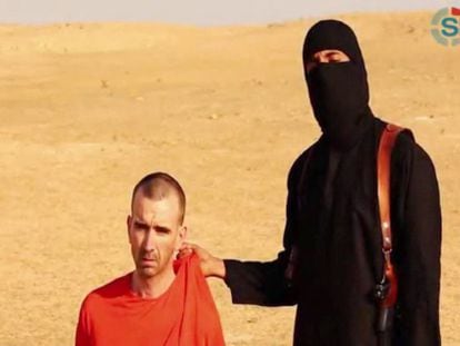 El brit&aacute;nico Cawthorne, al final del v&iacute;deo de la decapitaci&oacute;n del periodista Sotloff