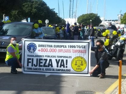 Un grupo de interinos y temporales despliega una pancarta para exigir "fijeza ya" contra la "temporalidad abusiva" en las administraciones públicas, en Palma.
EUROPA PRESS
14/03/2021
