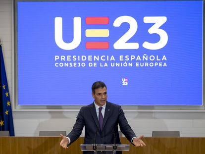 Pedro Sánchez presenta en la CEOE la propuesta estratégica de la presidencia española de la UE para reforzar la industrialización.