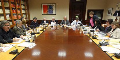 Los diputados que integran la comisión del Pacto de Toledo, en una reunión que mantuvieron a mediados de octubre con representantes del Ministerio de Trabajo.
