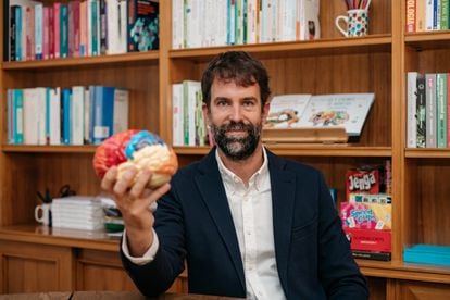 Rafa Guerrero publica 'El cerebro infantil y adolescente' que tiene como objetivo explicar las funcionales cerebrales de una forma pedagógica, útil y sencilla