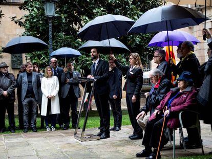 Roger Torrent (centro), en un homenaje a las víctimas y represaliados del Franquismo, este viernes.