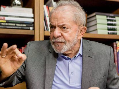 Lula da Silva, durante la entrevista con EL PAÍS, en sus oficinas en São Paulo. En video, entrevista al político brasileño.