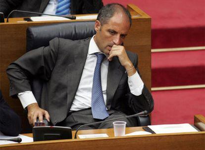 Francisco Camps, presidente de la Generalitat valenciana, en una sesión del Parlamento autónomo.