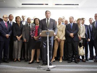 Javier Vega Seoane (en el atril) durante la lectura de la declaraci&oacute;n del C&iacute;rculo de Empresarios, este viernes en Madrid.