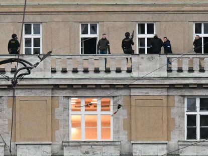 Armed police are seen on the balcony of the university in central Prague, on December 21, 2023. Czech police said Thursday a shooting in a university building in central Prague has left "dead and wounded people", without providing further details.
"Based on the initial information we have, we can confirm dead and wounded people on the scene," police said on X, formerly Twitter. (Photo by Michal CIZEK / AFP)