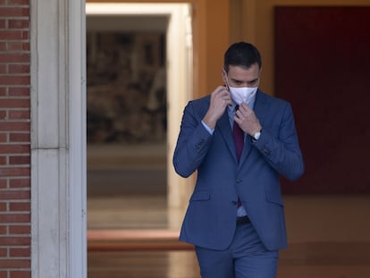 Pedro Sánchez, el 7 de abril, antes de su reunión en La Moncloa con Alberto Núñez Feijóo.