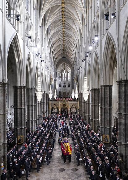 Vista general del funeral de estado en la Abadía de Westminster, al que asistieron casas reales y líderes de todo el mundo.