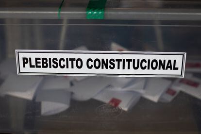  Se espera que el Servicio Electoral (Servel), el organismo a cargo de la administración de los procesos eleccionarios, entregue resultados definitivos este domingo sobre las 19.30 hora local.