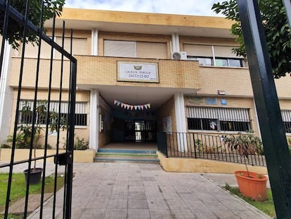 Entrada principal del colegio Tartesos, en San Juan
 