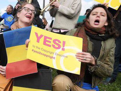 El Parlamento de Estrasburgo aprueba una directiva para proteger a los creadores frente a gigantes como Google