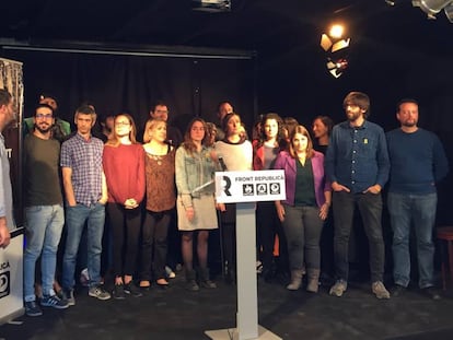 Albano Dante-Fachin, a la izquierda, junto a integrantes de Front Republicà en la presentación de las candidaturas para las elecciones del 28-A.