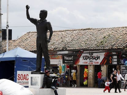 Una estatua de Luis Carlos Galán en Soacha. 