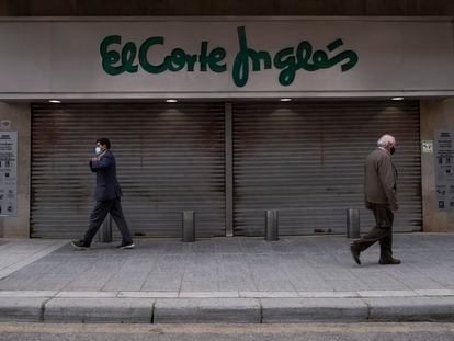 Entrada de El Corte Inglés de Linares (Jaén), cerrado desde final de febrero.