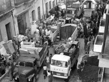 Fotograma del documental que refleja la expulsión del pueblo gitano de Triana a finales de los 50 de una imagen obtenida de una hemeroteca.