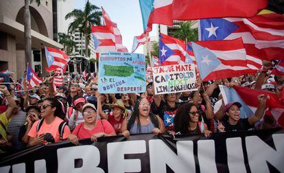Una marcha celebra la renuncia de Roselló en San Juan, el pasado jueves.
